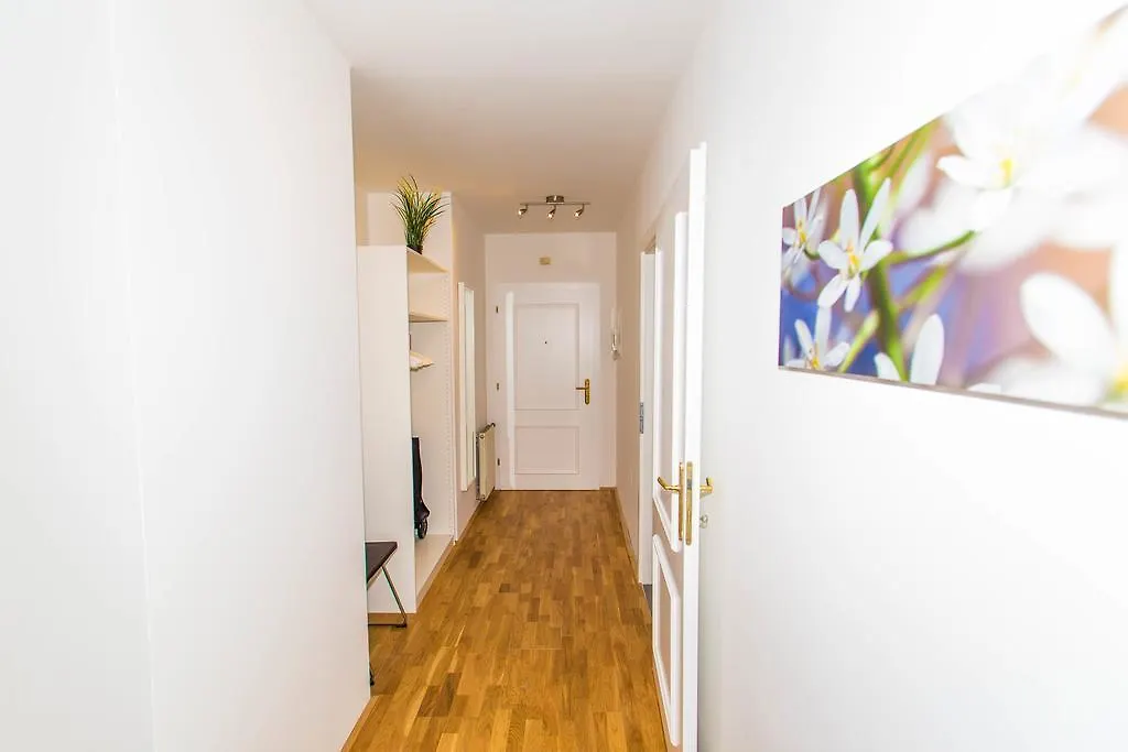 Deluxe Apartment With 3 Rooms - Bartensteingasse 16 Vienna