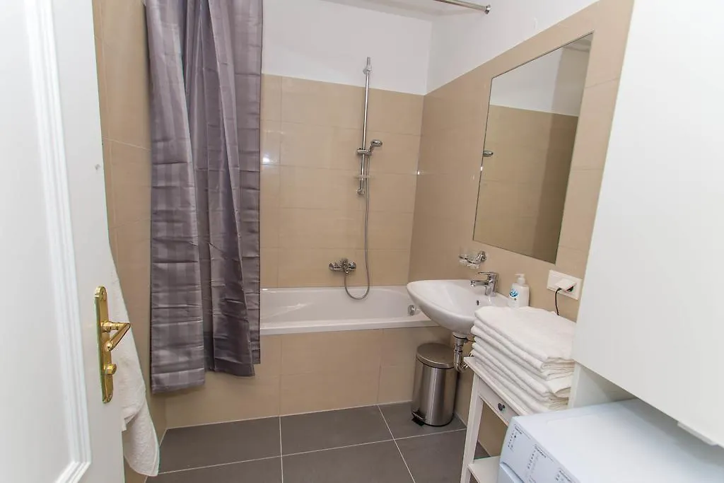 Deluxe Apartment With 3 Rooms - Bartensteingasse 16 Vienna